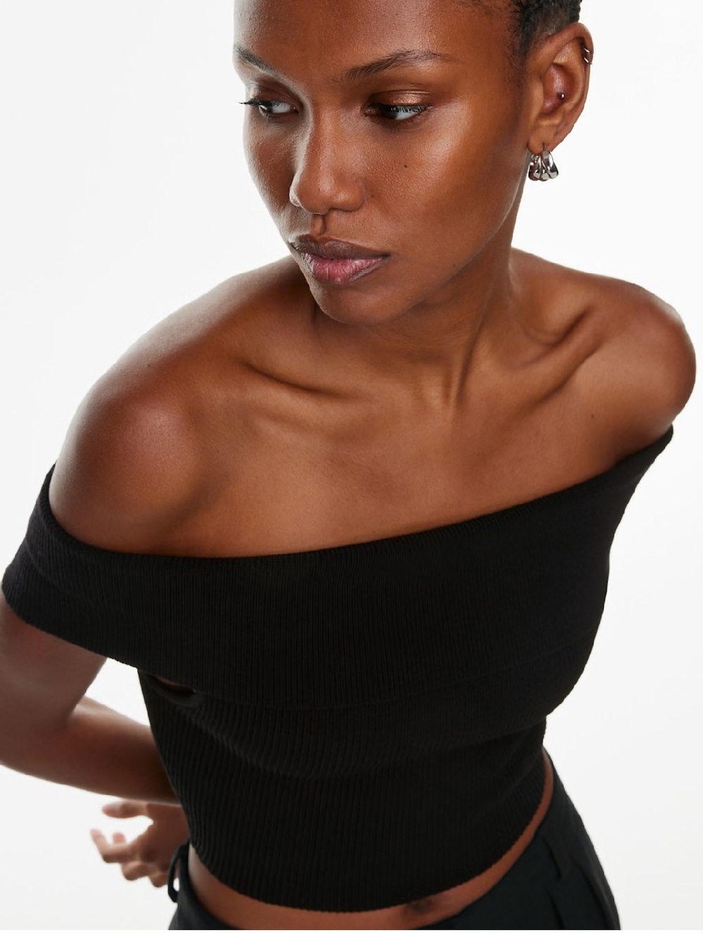 Babaton Black Off-Shoulder Ribbed Crop Top